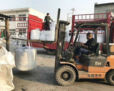 绿碳化硅装车中